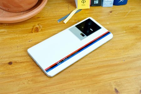 iQoo 11 review: a speedy phone that