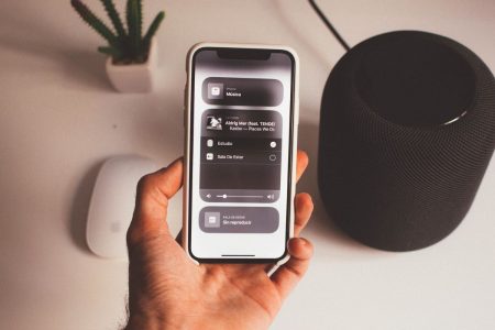 Apple Might Introduce a New Smart Display Device Next Year