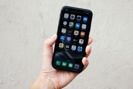 iPhone Users in the EU Can Soon Change Default Apps and Delete App Store