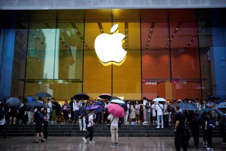 Apple Predicts Boost From AI Features After Uneven Third Quarter