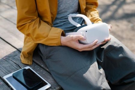 Exploring the Impact of Modern Gadgets on Digital Culture