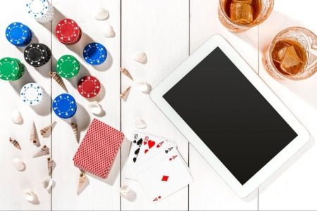 Pros and Cons of Playing Online Casinos on Mobile vs. Desktop