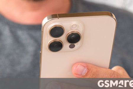 Apple to keep the periscope telephoto camera exclusive to the iPhone Pro models next year