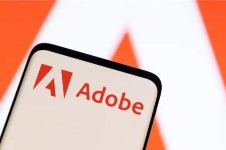 Adobe’s Camera Raw Tool Can Now Use AI to Remove Glass Reflections