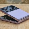 barely-anyone-is-buying-foldable-smartphones-yet