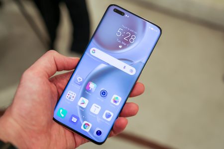 Honor’s new Android phone has 100W wireless charging and flagship specs