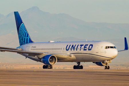 United speeds up plans to offer free Starlink in-flight Wi-Fi service