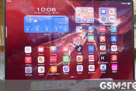 Samsung to launch a unique tri-fold smartphone this year
