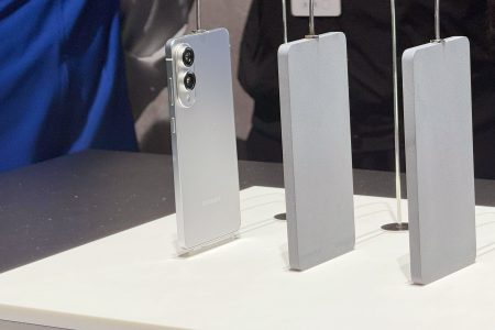 A fresh Samsung Galaxy S25 Edge leak hints at a 2K display and a titanium frame