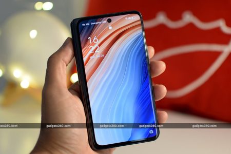 Apple’s Foldable iPhone Might Launch in 2026 as Samsung Solves Crease Issue
