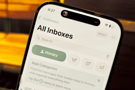 Apple is hoping your emails will fix its misfiring AI