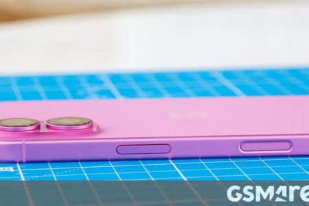 Apple wants you to use the iPhone 16 without a case