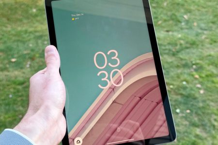 The Google Pixel Tablet is way more enticing when this deal is applied