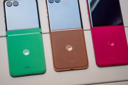 I tried every Moto Razr 2025 color and finish, this is my favorite