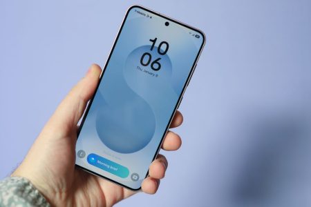 The most underrated Samsung Galaxy S25 model just hit a new record-low price at Amazon