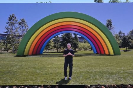 Apple is out of surprises and focuses on making the future as clear as glass
