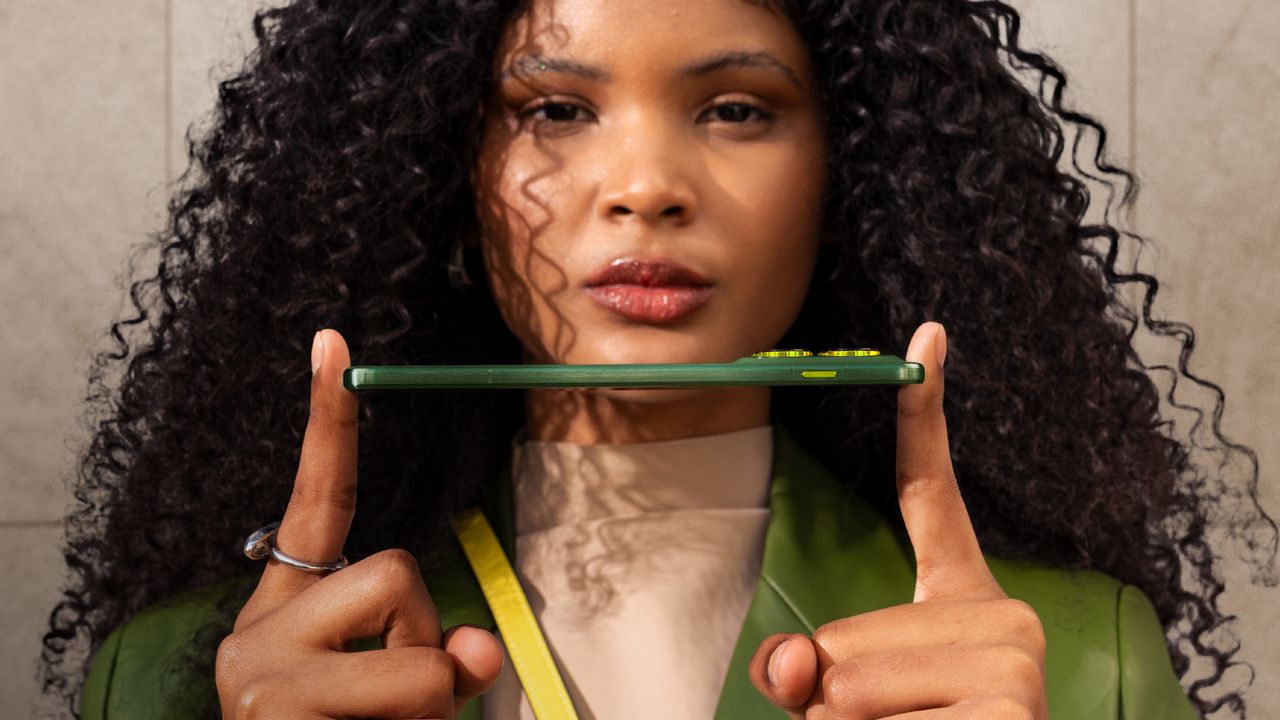 the-motorola-edge-70-is-motorola’s-answer-to-the-iphone-air-–-and-it’s-much,-much-cheaper