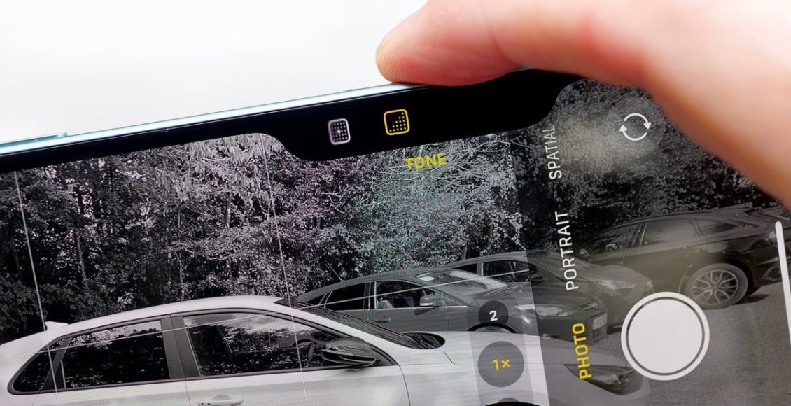 reports-the-iphone-18-will-ditch-the-camera-button-seem-unlikely,-but-something’s-going-on